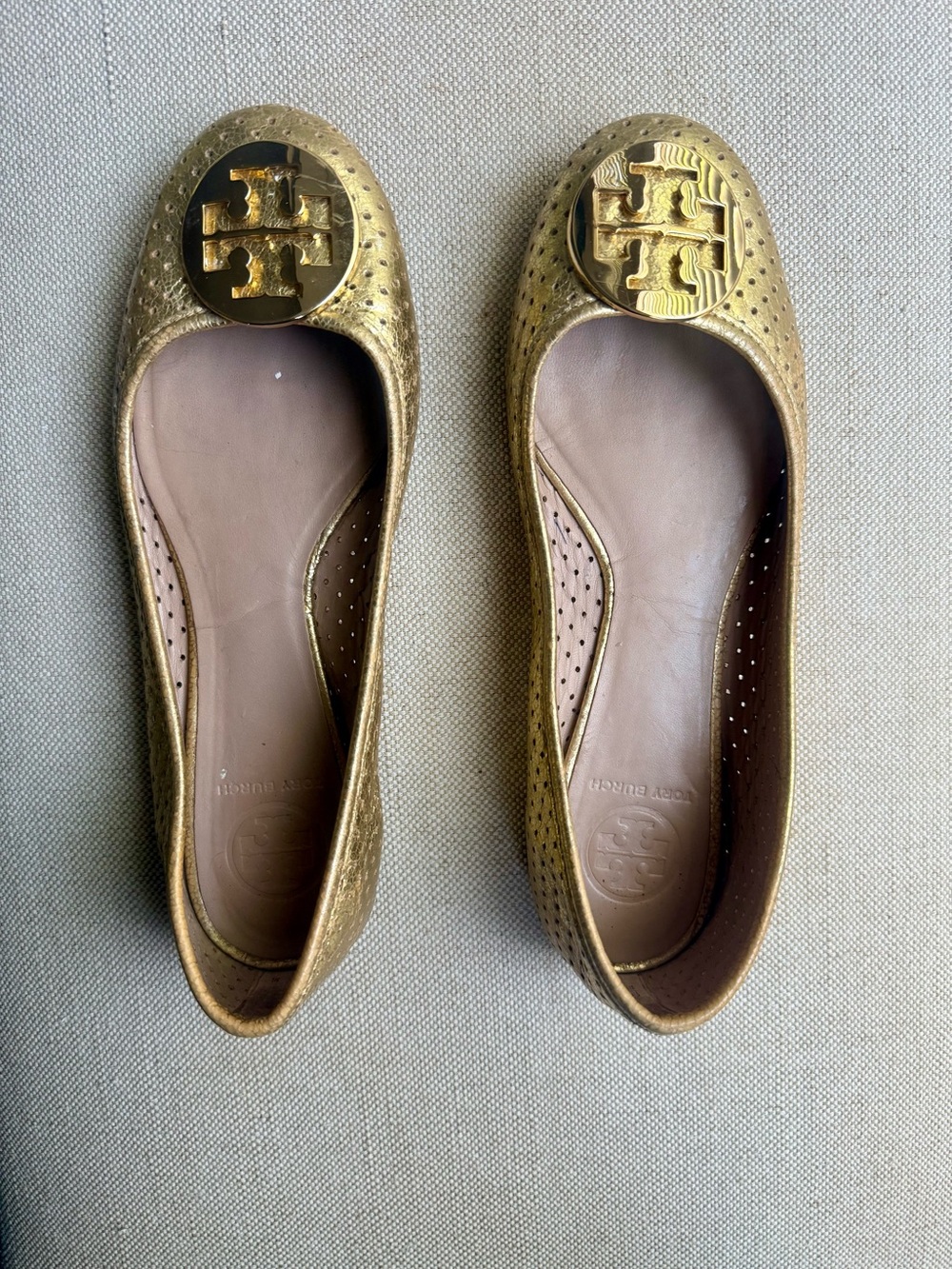 Tory Burch Women's Gold Leather Ballet Flats runs like Size 7 good condition